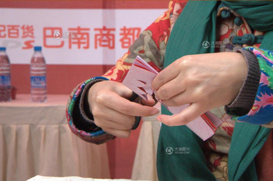 男子做糖画30多年作品常被人高价购买收藏