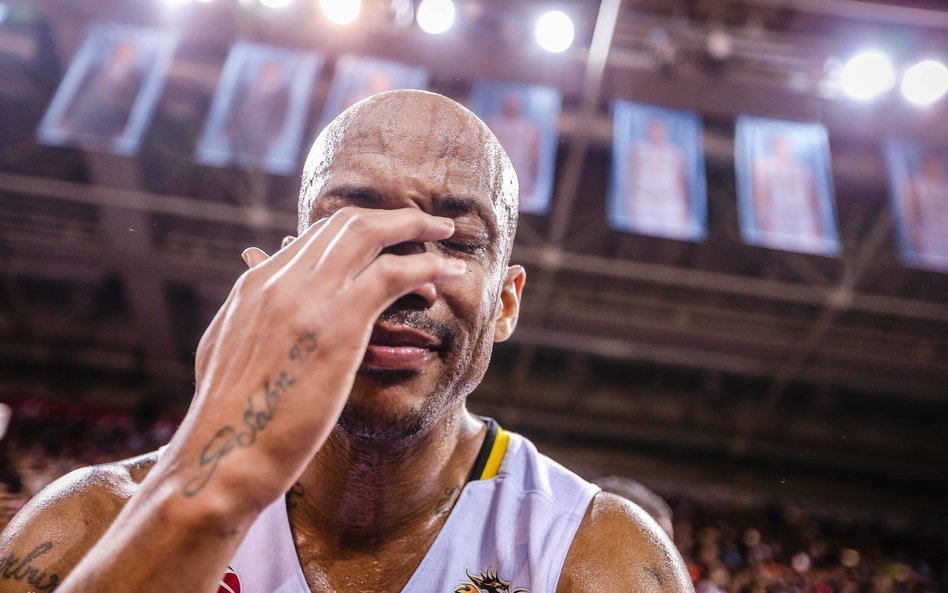 马布里球迷落泪感人瞬间,球迷评价马布里