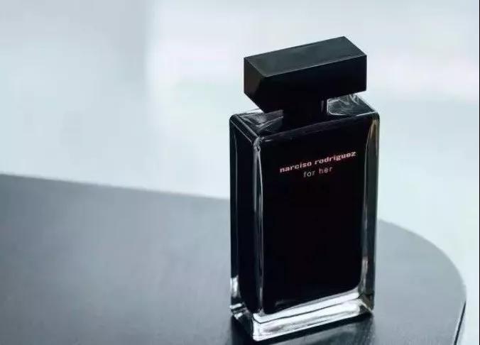 拜年喷什么香水好闻女,大年初一喷香水