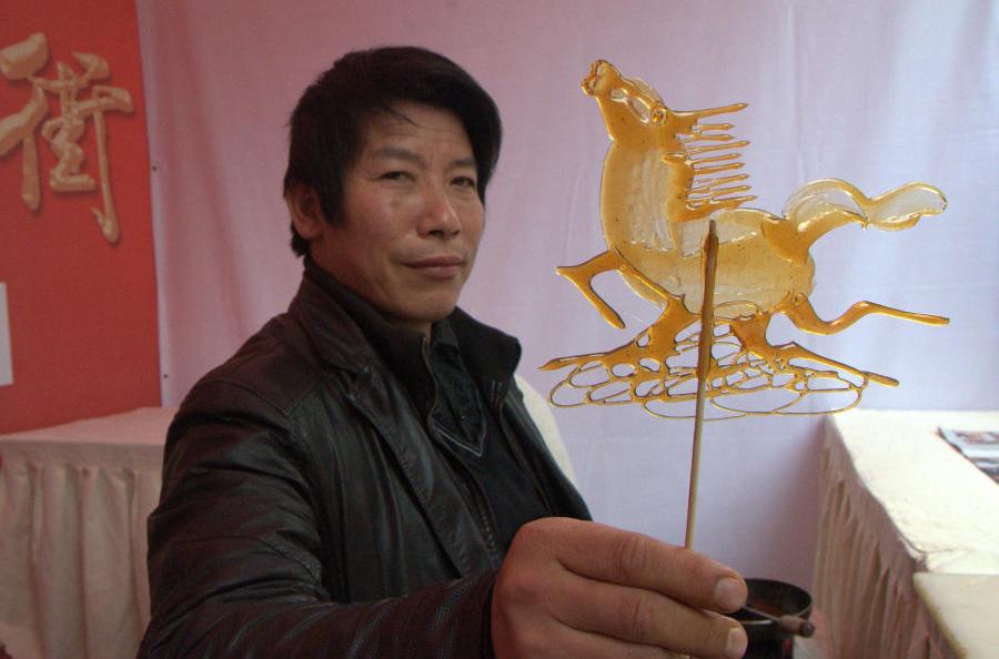 男子做糖画30多年作品常被人高价购买收藏