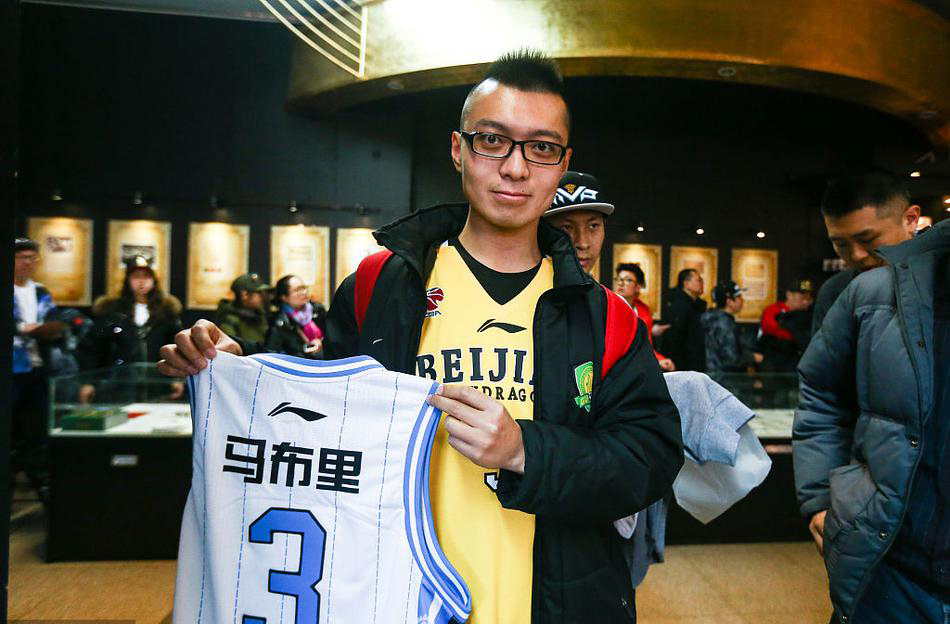 马布里球迷落泪感人瞬间,球迷评价马布里