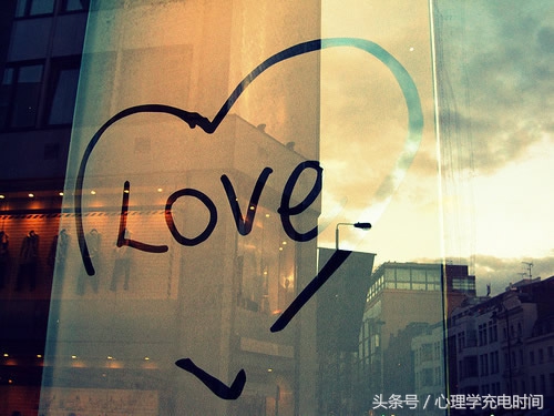 怎么处理好情侣之间金钱问题,恋人之间遇到现实问题怎么解决