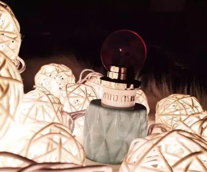 拜年喷什么香水好闻女,大年初一喷香水