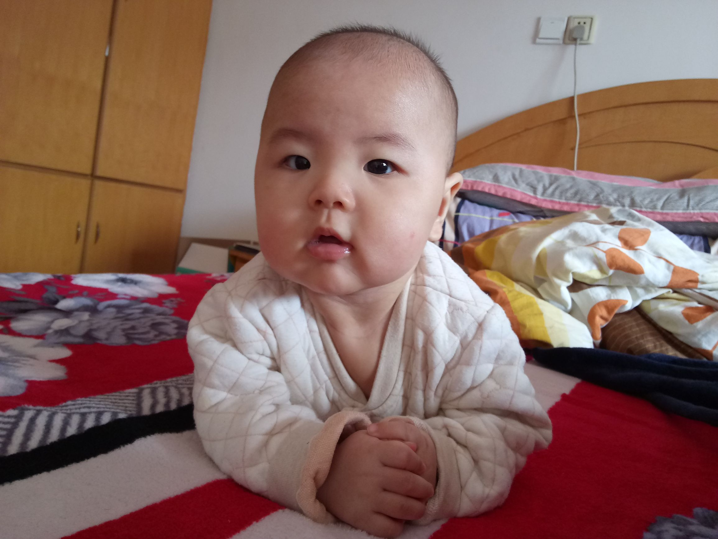 大年初一小孩掉床,大年初一小孩磕破出血了