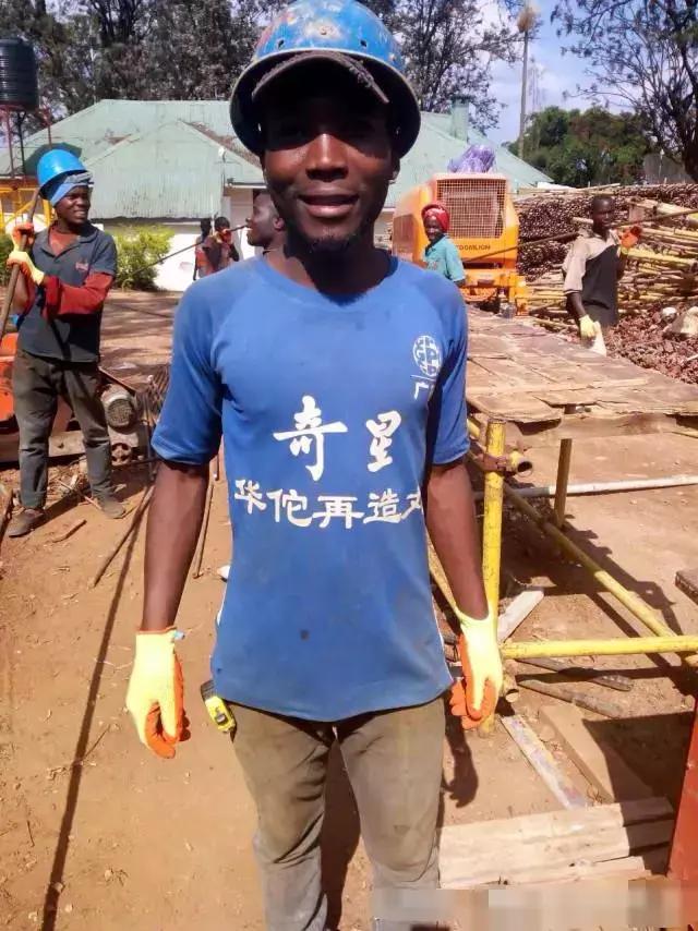 非洲富人奢侈品：有中文字的旧衣服更值钱