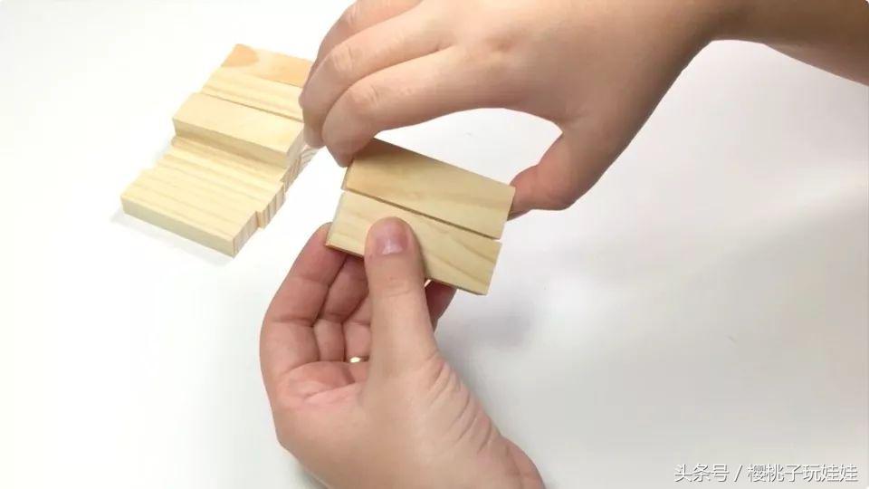 手工diy给芭比娃娃做床,手工芭比娃娃的床怎么做