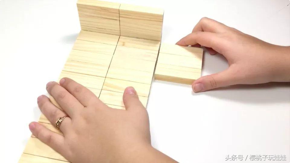 手工diy给芭比娃娃做床,手工芭比娃娃的床怎么做