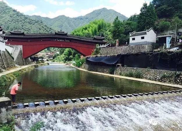 初夏，感受溪水的清凉，就去这几家溪畔民宿