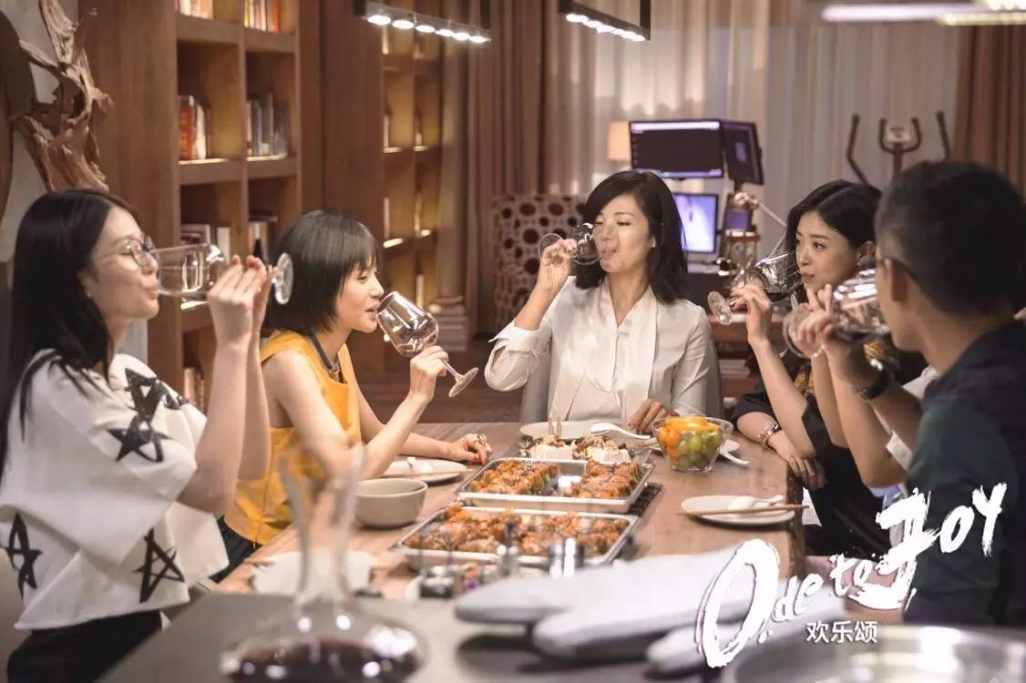 欢乐颂曲筱绡是什么气质,欢乐颂曲筱绡42集同款服装