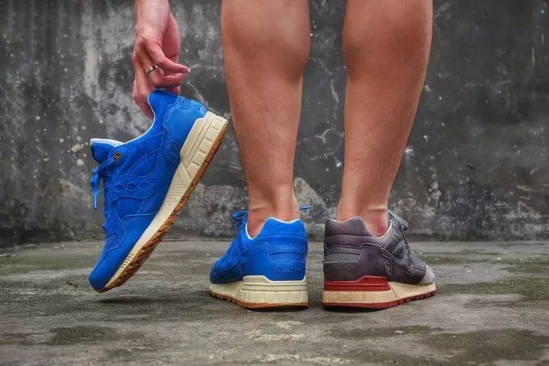 买过厂鞋，做过编辑，见证本土潮流变迁的他如今只留下这两色球鞋