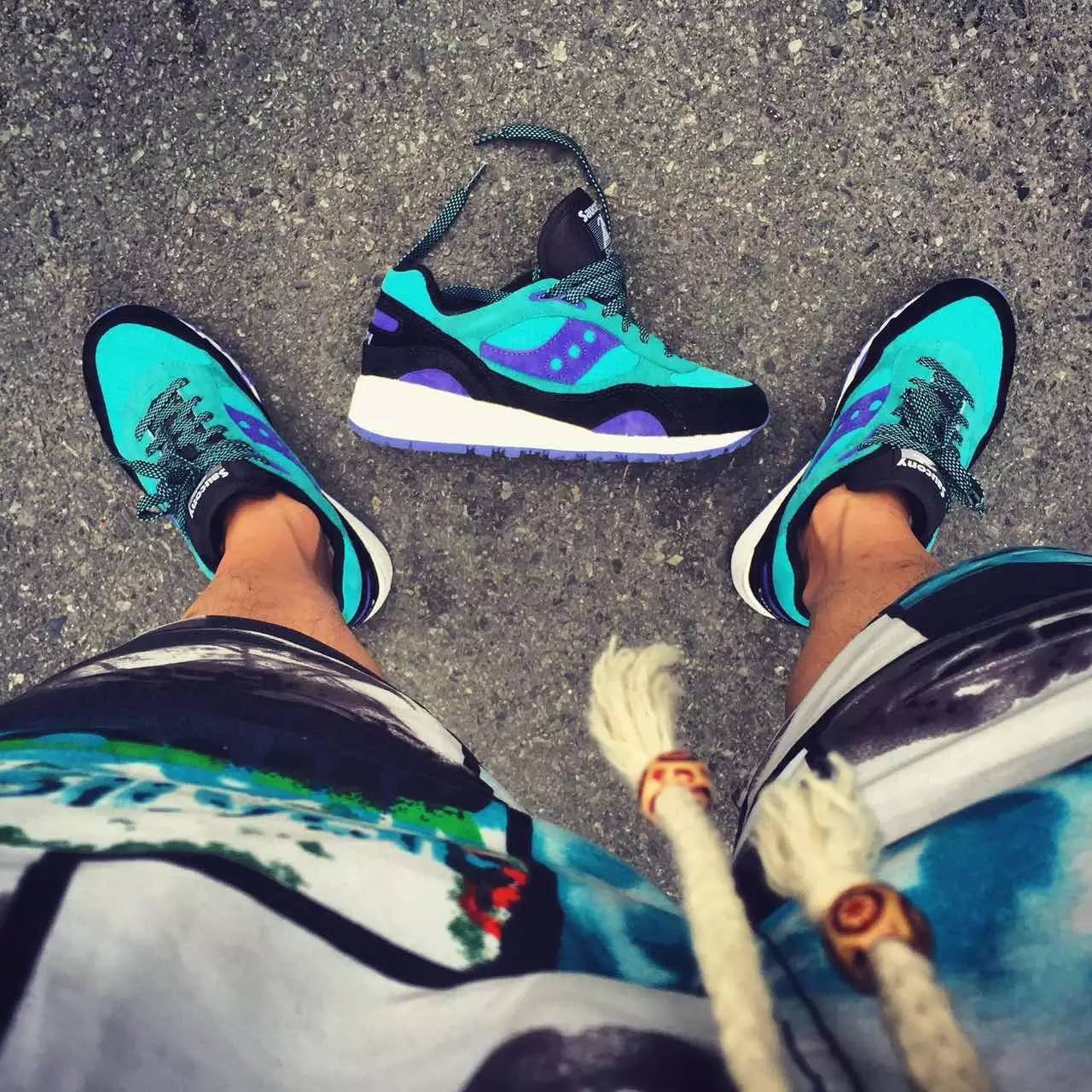 买过厂鞋，做过编辑，见证本土潮流变迁的他如今只留下这两色球鞋