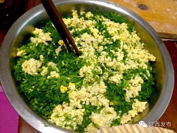 冰河开化狗熊撒欢,冰河解冻万物复苏狗熊撒欢原声