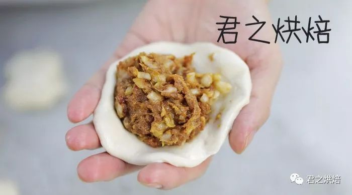 动手自己做美食肉饼看着就有食欲,适合老人吃的肉饼的做法