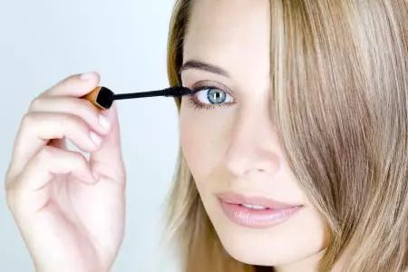 种睫毛下睫毛要不要做,种睫毛还是刷睫毛好