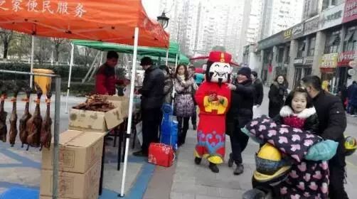 看滨和健儿玩转旱地冰球｜长河小学学生寻访“最美杭州人”