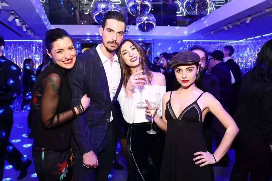 “石头姐”、“黄金芭比”现身ELIZABETHSULCERxMISSSIXTY系列发布派对，演绎示范及穿搭！