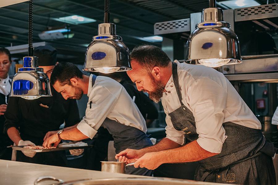 顶级鱼子酱是什么鱼产出来的,世界顶级鱼子酱到底是什么滋味