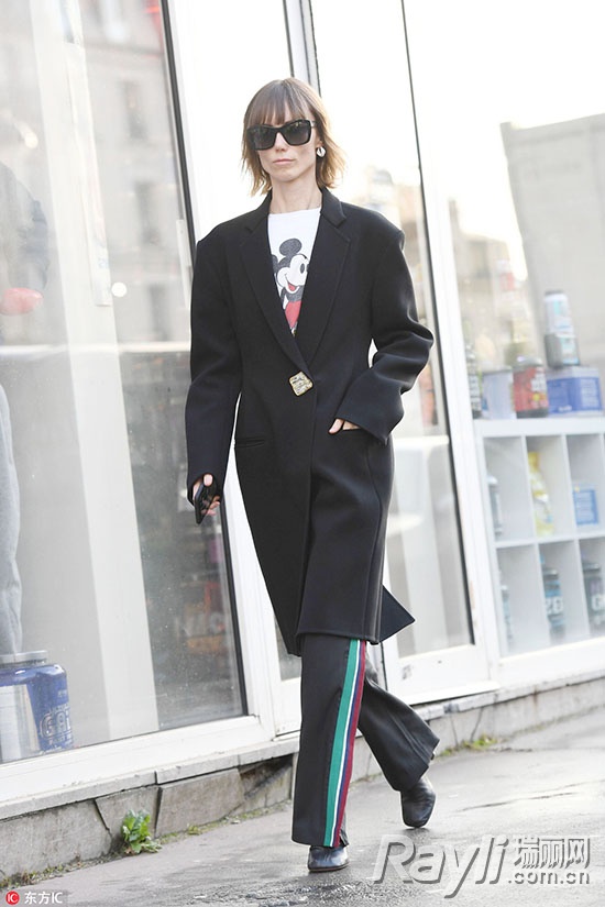杨紫冬季穿什么裤子,杨紫穿直筒裤