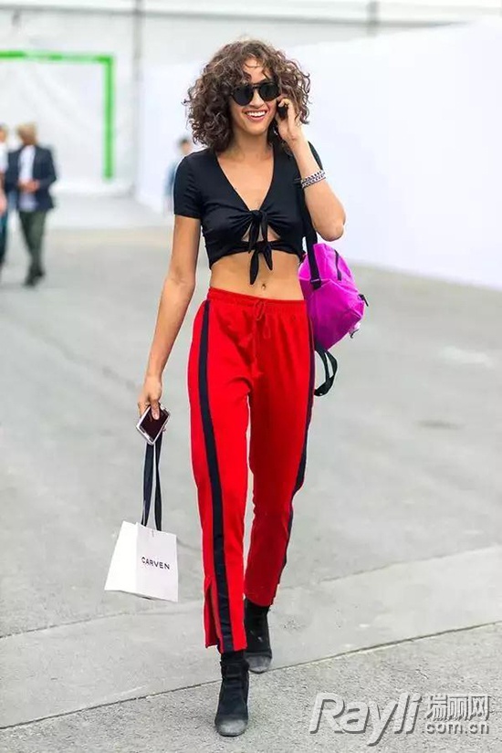 杨紫冬季穿什么裤子,杨紫穿直筒裤