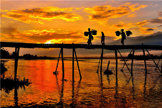 李纪恒：把大盈江和瑞丽江打造成国内外知名旅游目的地