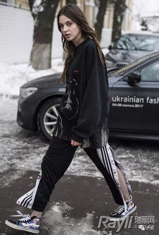 杨紫冬季穿什么裤子,杨紫穿直筒裤