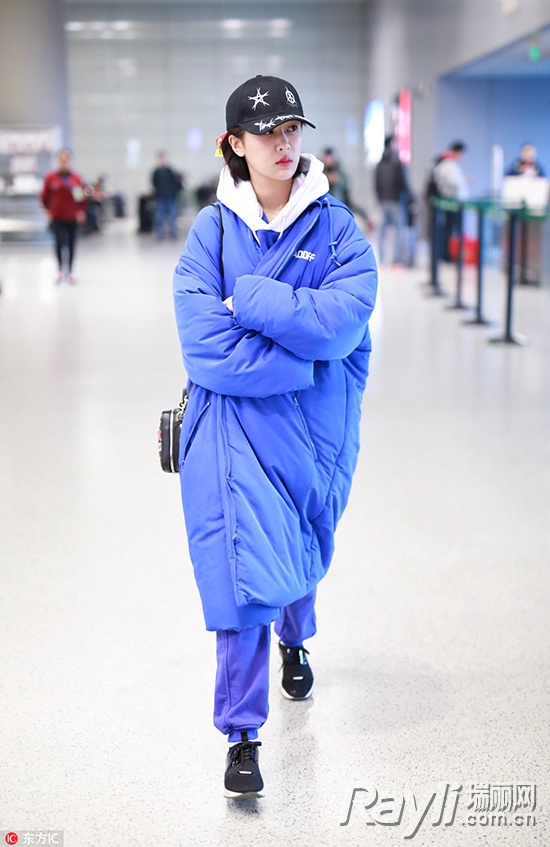 杨紫冬季穿什么裤子,杨紫穿直筒裤