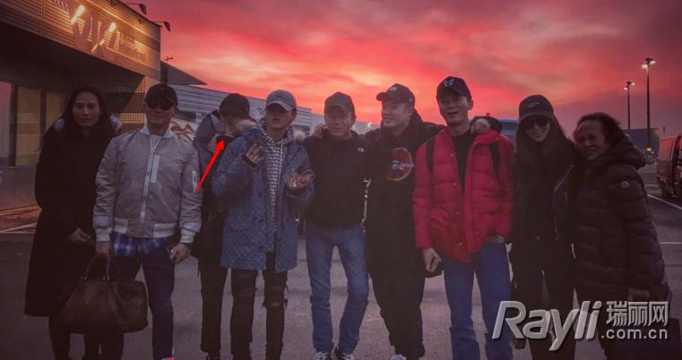 杨紫冬季穿什么裤子,杨紫穿直筒裤