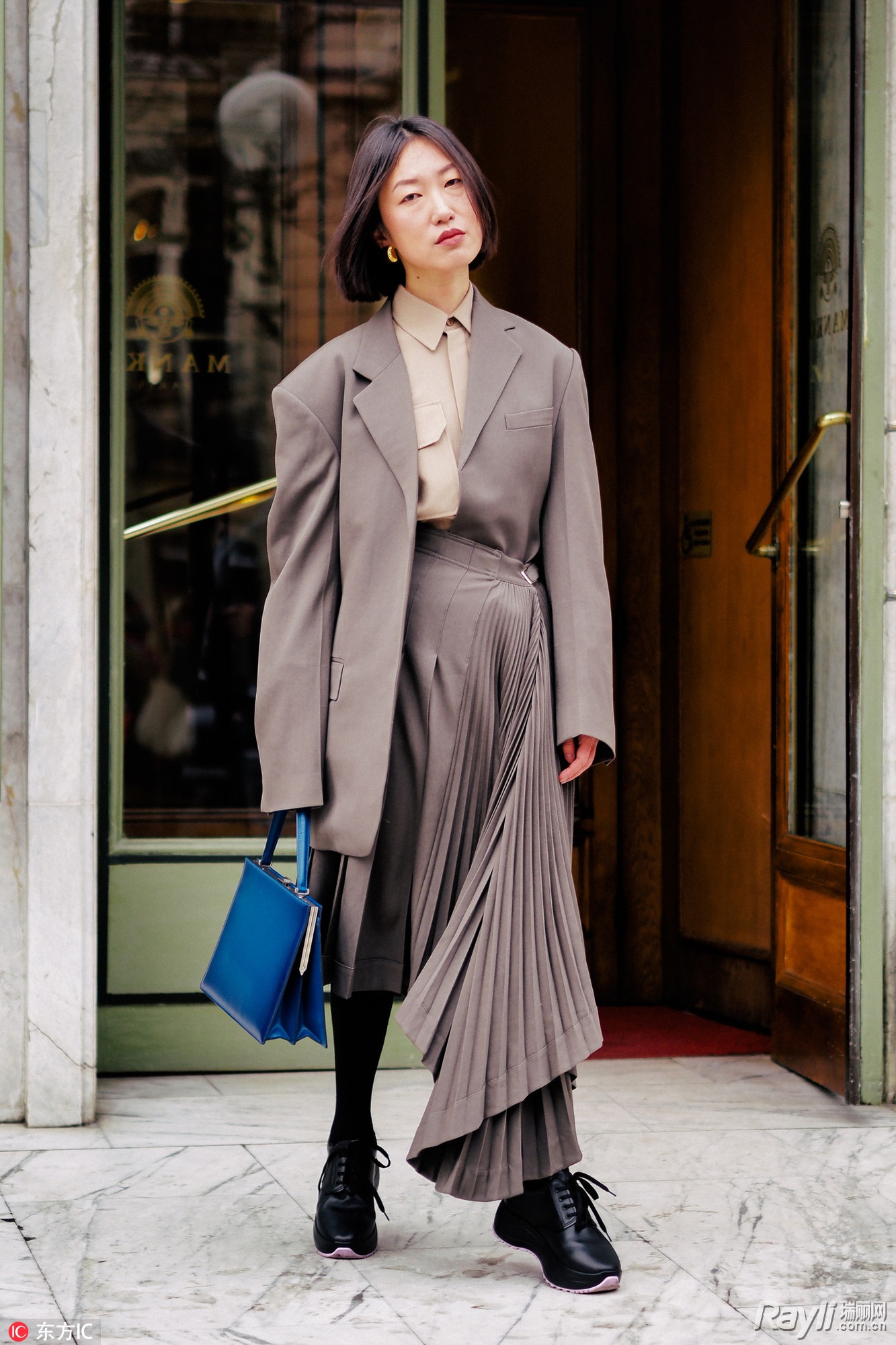 白色小香风外套可以搭配百褶裙吗,百褶裙的三种不同穿搭