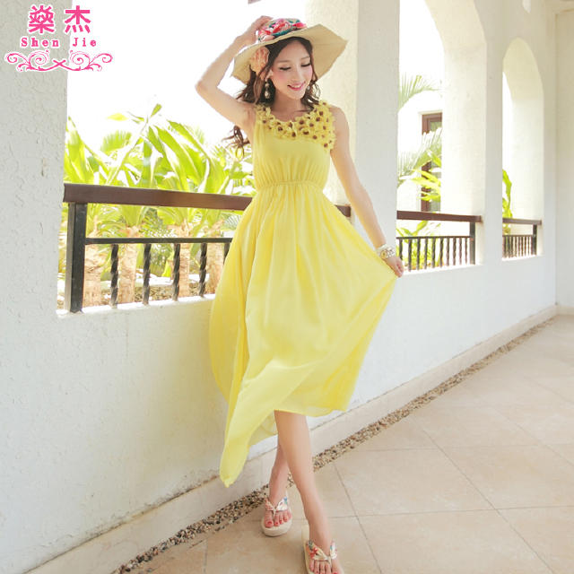 黄色配上黑色,黄色配黑色的穿搭