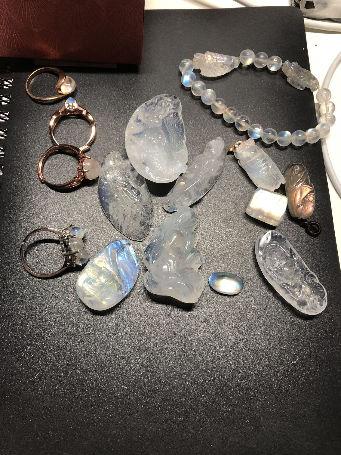 彩虹月光石真的吗 (彩虹月光石戒指)