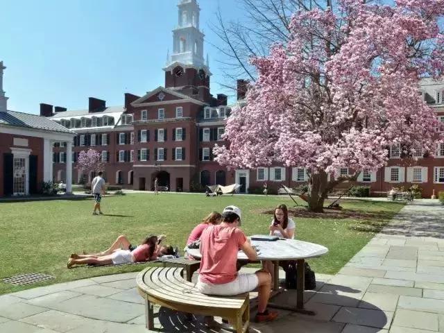 全美生活质量最好的大学,全美前十学费最高大学