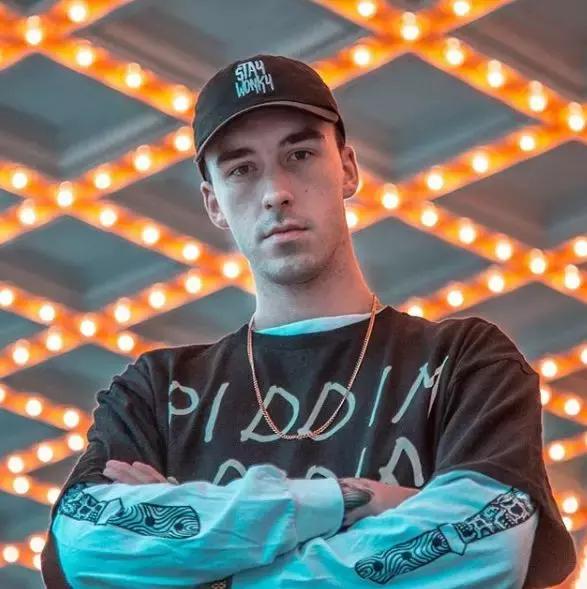 RiddimDubstep头目MONXX正打算把RiddimDubstep和重金属融合