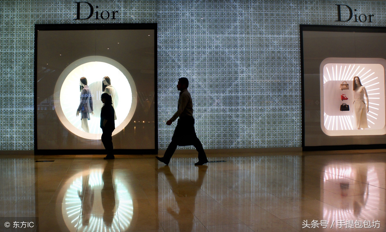 为什么有人喜欢假的包,为什么有人背很假的包