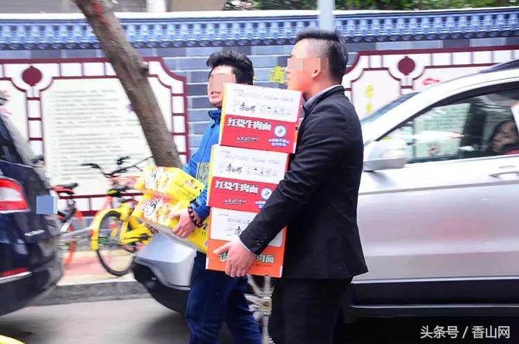 珠海闹市中破破烂烂的老街，有我儿时过年的味道