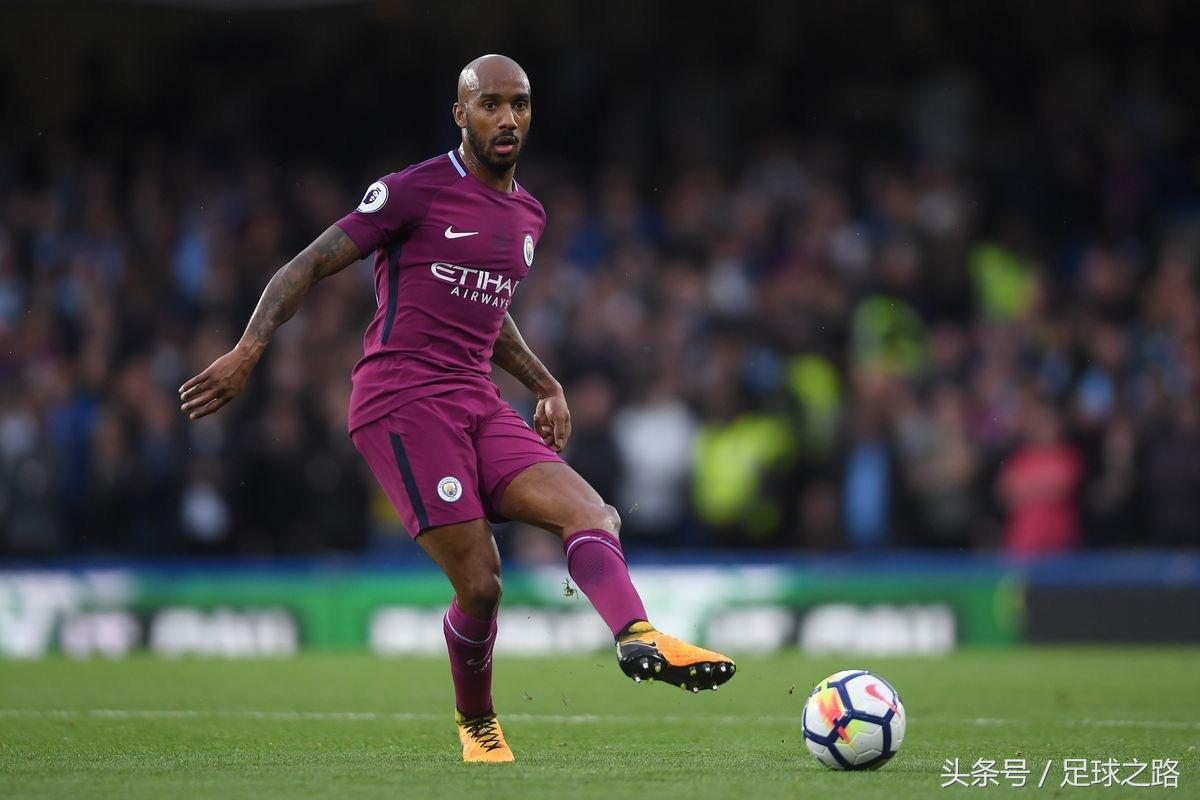 足球教程十个实用的踢球技巧,足球初学者必读