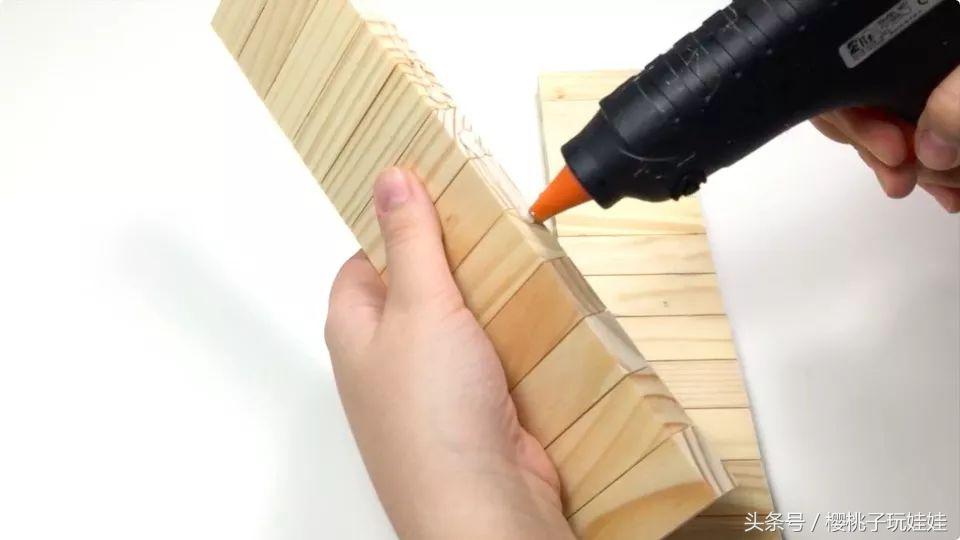 手工diy给芭比娃娃做床,手工芭比娃娃的床怎么做