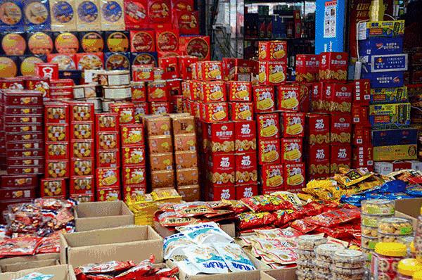 珠海闹市中破破烂烂的老街，有我儿时过年的味道