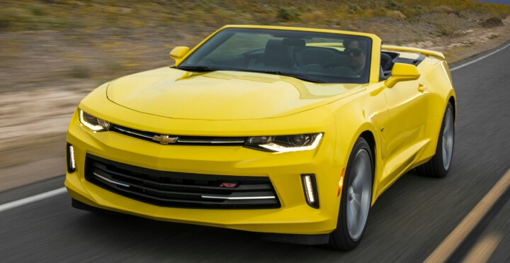 雪佛兰科迈罗，俗称大黄蜂，虽然说是平民跑车，可是价格可不亲民