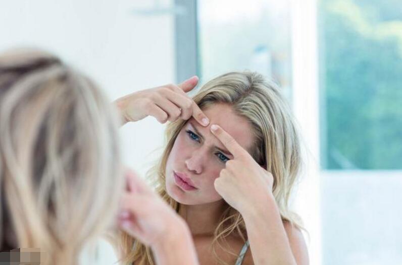 卸妆之后怎么护肤避免长痘,卸妆后脸部泛红刺痛长痘怎么办