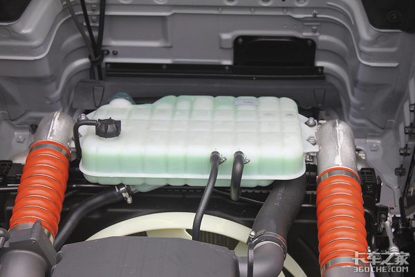 防冻液里加了水需要彻底的换掉吗,防冻液不小心加错了一点怎么办