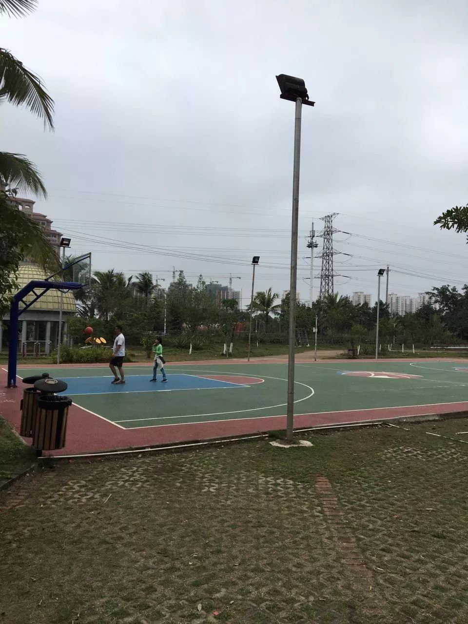 长寿乡，城中央，养老还看丽海阳光