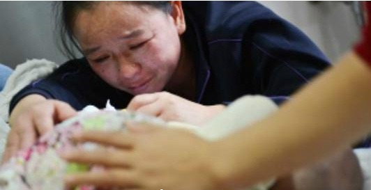 春节急诊，新生儿乳头红肿发炎！刚出生宝宝的乳头到底该不该挤？