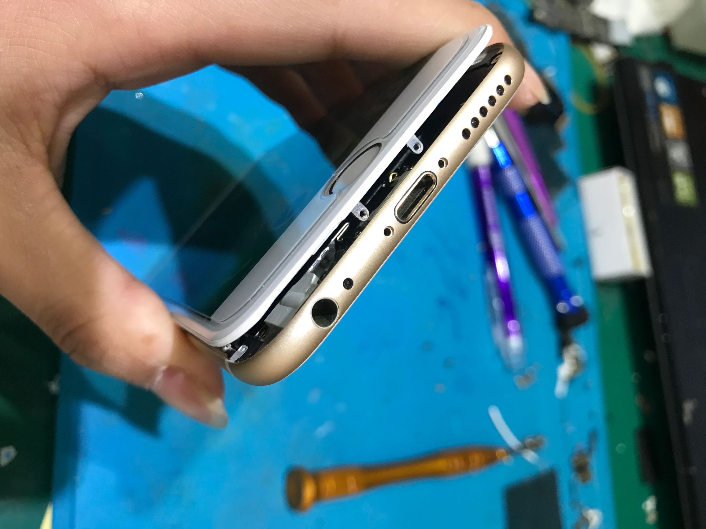 苹果手机用久了喇叭声音小怎么办,苹果手机听筒灰尘声音小怎么办