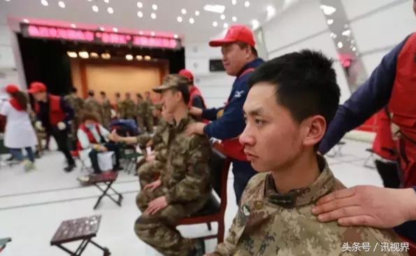 「拥军」鞍山市“修脚王”及其爱心团队来这个红军部队干嘛?