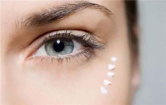 如何判断自己的眼睛的年龄,听说从一个人的眼睛可以看出年龄