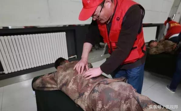 「拥军」鞍山市“修脚王”及其爱心团队来这个红军部队干嘛?