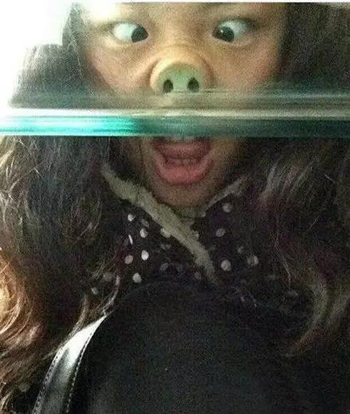 搞笑君靖靖的日常：把润滑剂当做502胶水用会发生什么？笑死人