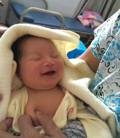 春节急诊，新生儿乳头红肿发炎！刚出生宝宝的乳头到底该不该挤？