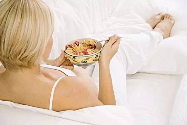 孕妇早餐前散步还是早餐后,孕妇每天早上吃什么早餐最好