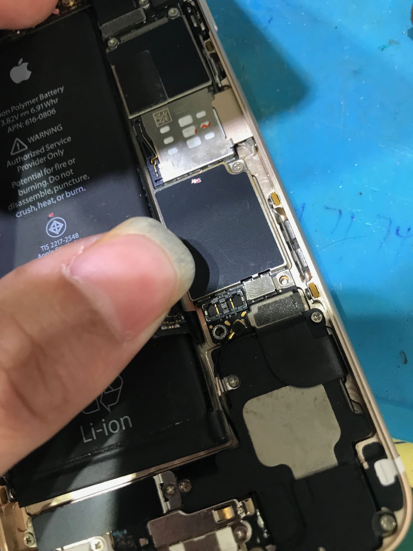 苹果手机用久了喇叭声音小怎么办,苹果手机听筒灰尘声音小怎么办